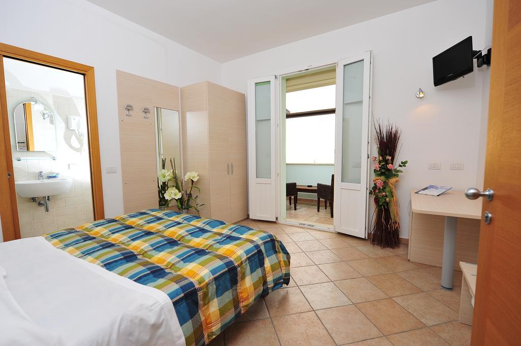 Hotel Aurora San Vincenzo Habitación foto