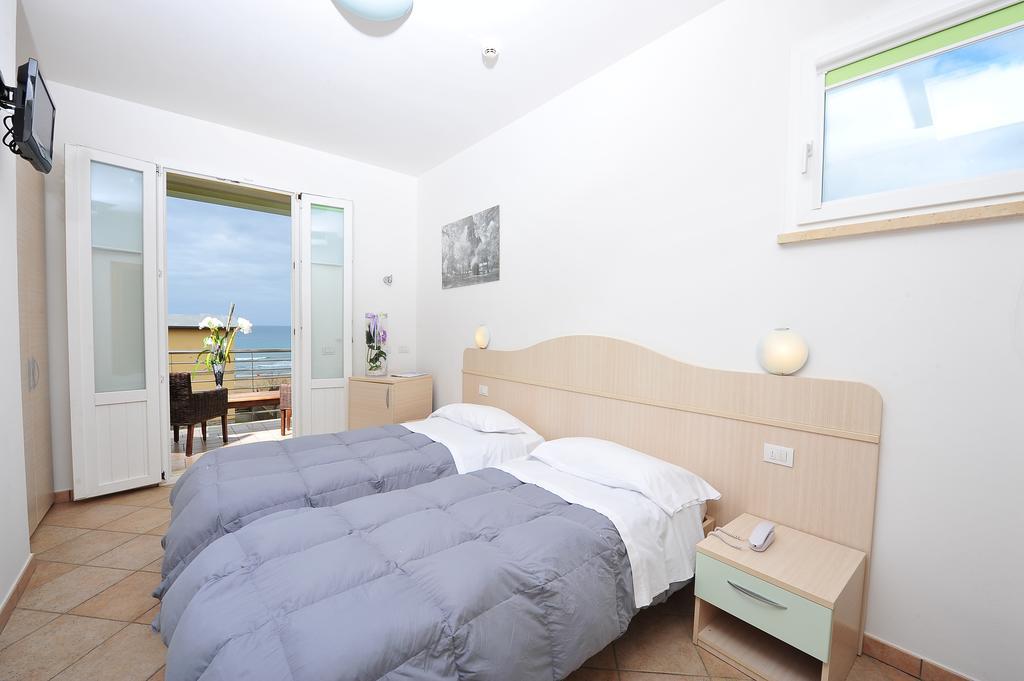 Hotel Aurora San Vincenzo Habitación foto