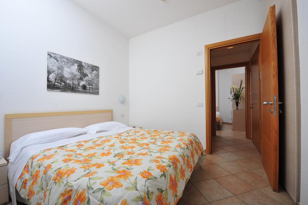Hotel Aurora San Vincenzo Habitación foto