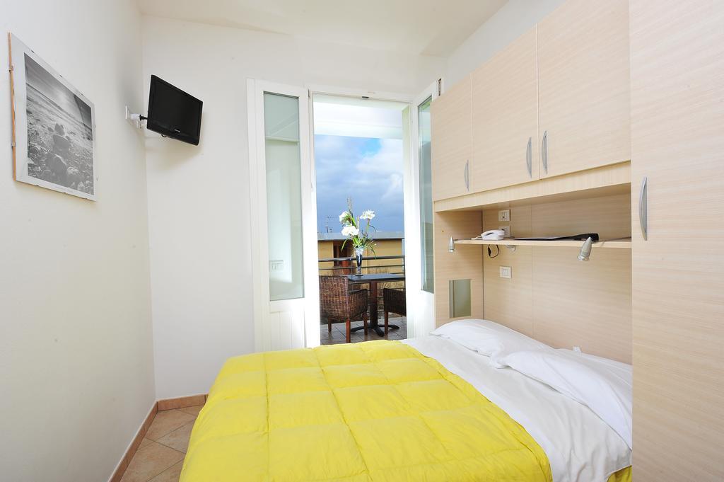 Hotel Aurora San Vincenzo Habitación foto